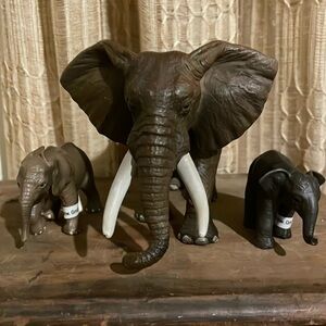 NWT Retired Schleich Elephants